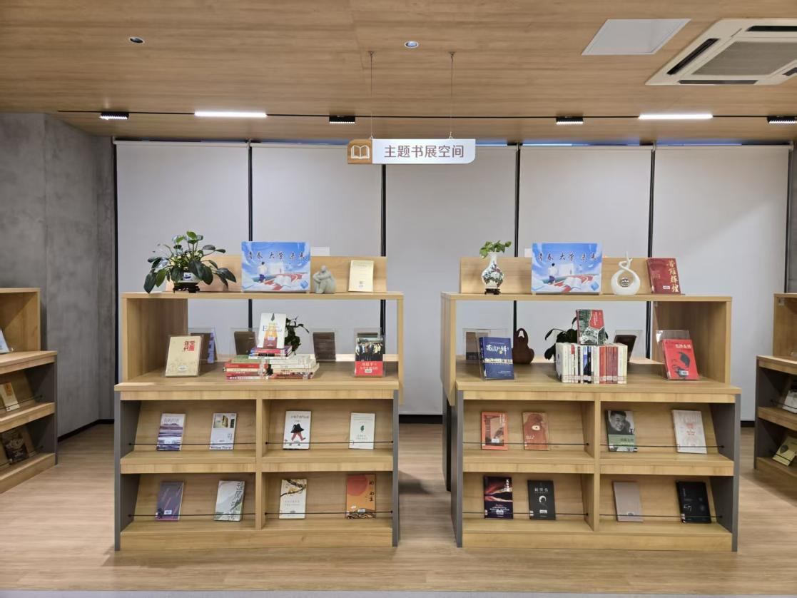 图书馆一楼主题书展空间
