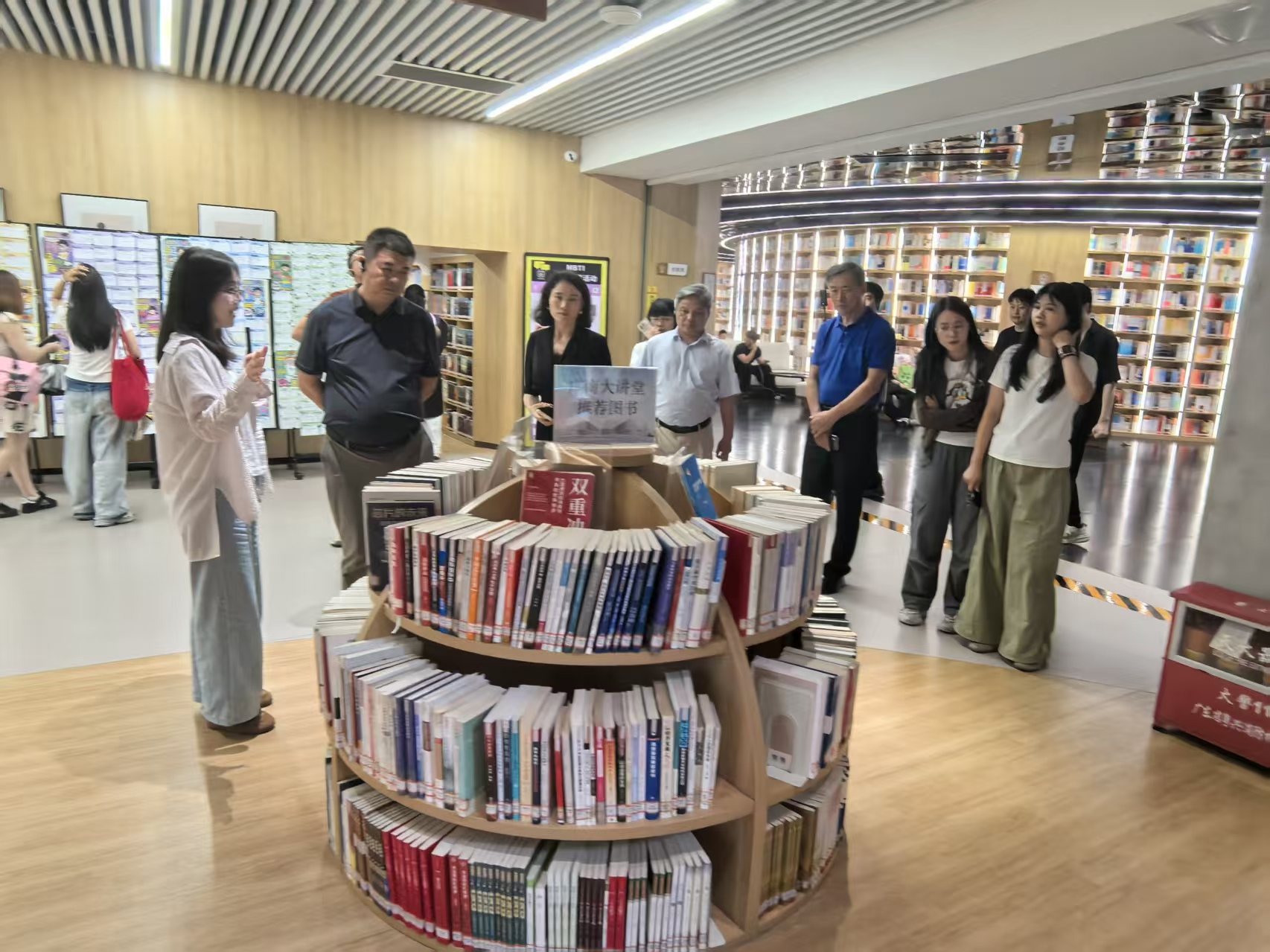 20260606华夏职业学院参观-3.jpg