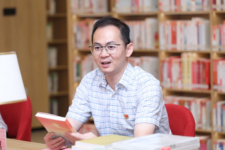 周鹏.jpg